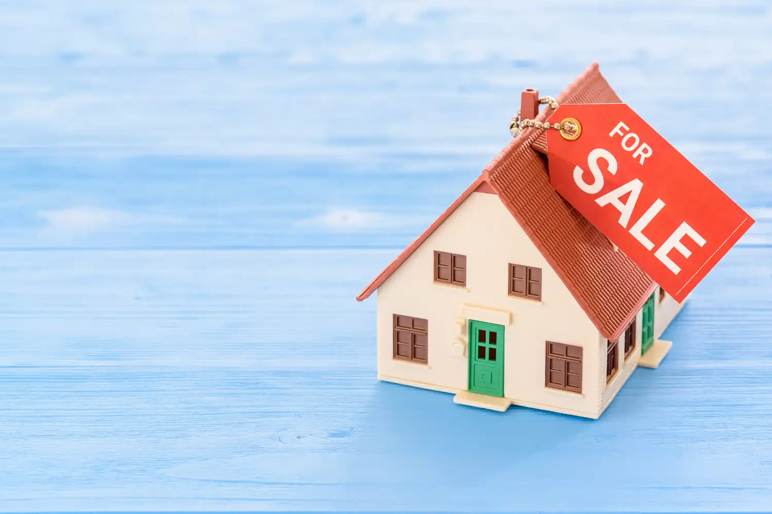Property auction vs estate agent options for homeowners planning to sell in Manchester