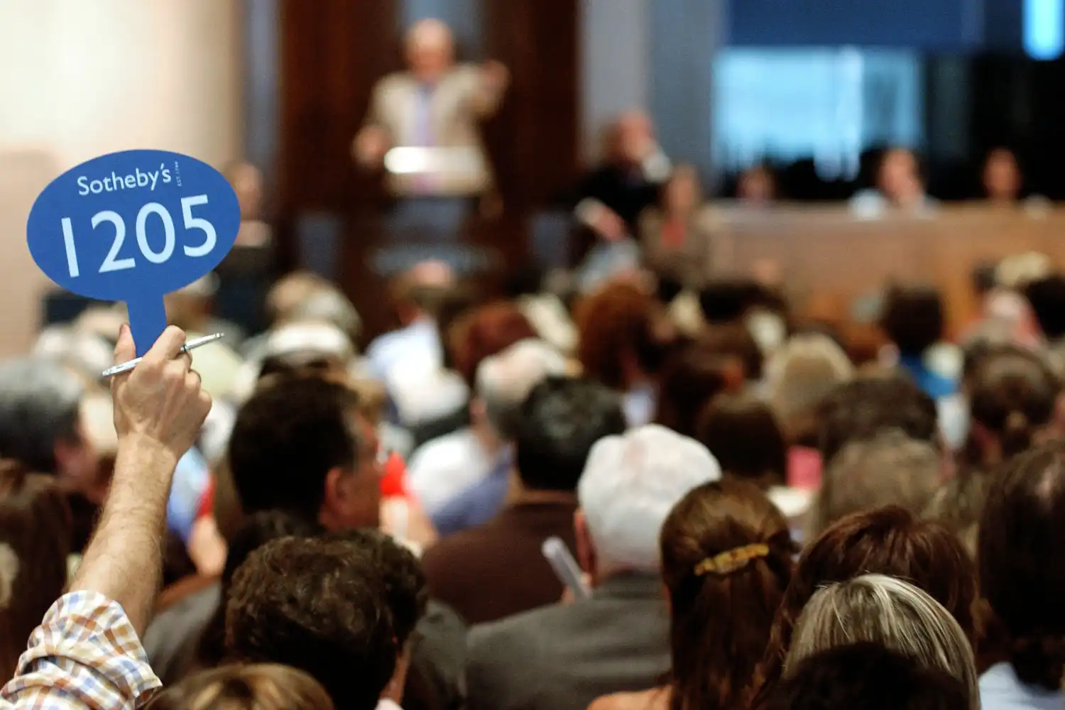 Property auction vs estate agent comparison for sellers planning to sell in Manchester quickly